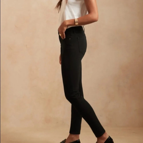Banana Republic Mid + Skinny Jeans - Picture 4 of 16